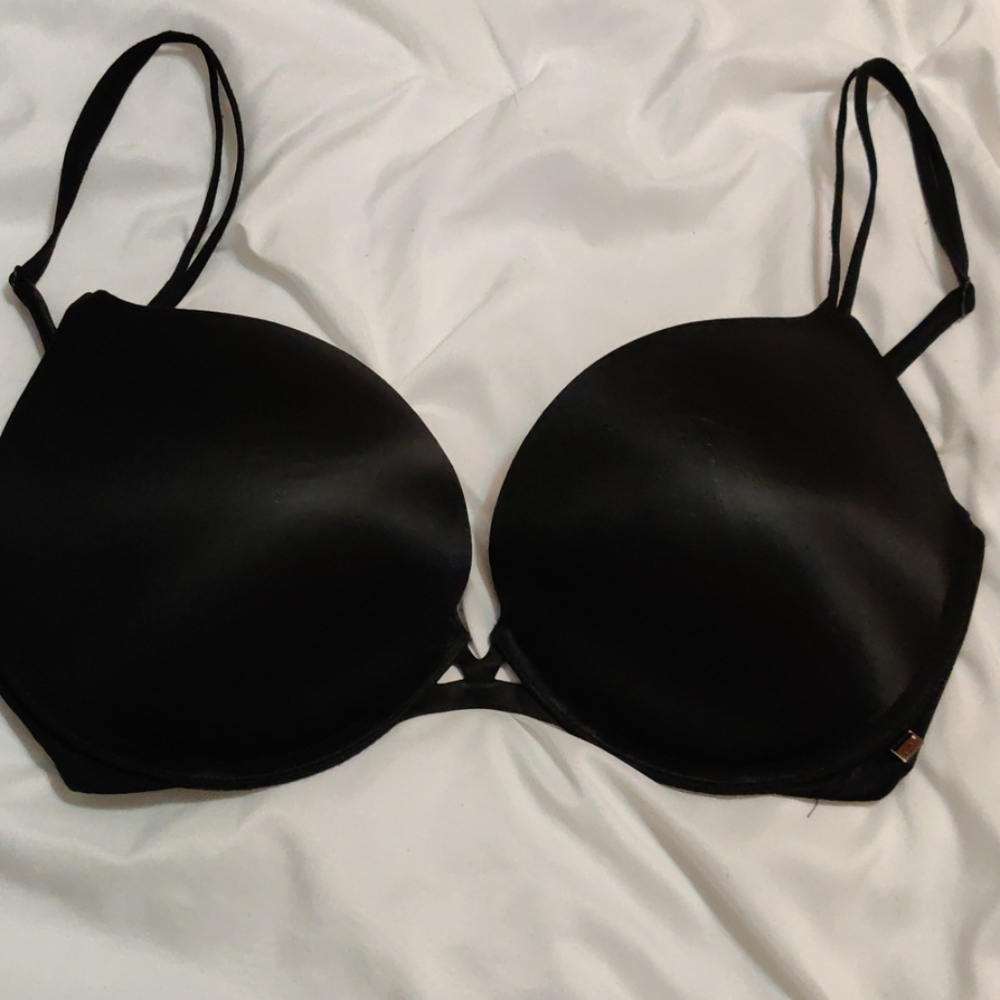 Black Victoria Secret bra.